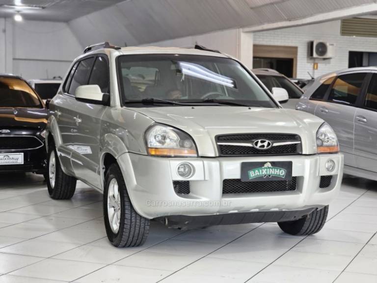 HYUNDAI - TUCSON - 2011/2011 - Prata - R$ 44.900,00