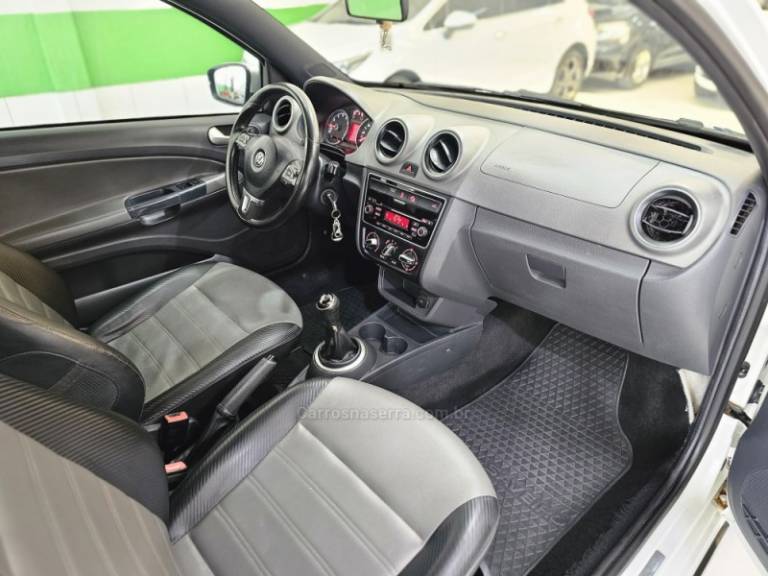 VOLKSWAGEN - SAVEIRO - 2016/2016 - Branca - R$ 71.900,00