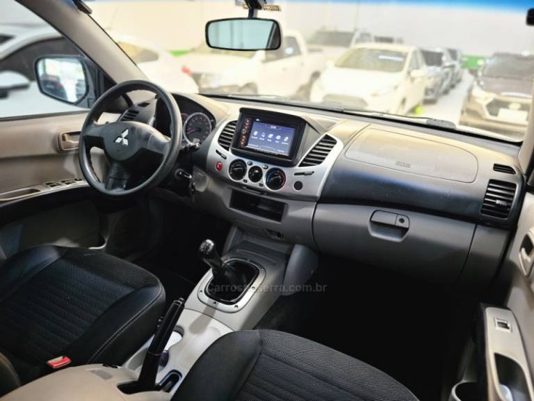 MITSUBISHI - L200 TRITON - 2016/2016 - Prata - R$ 95.900,00