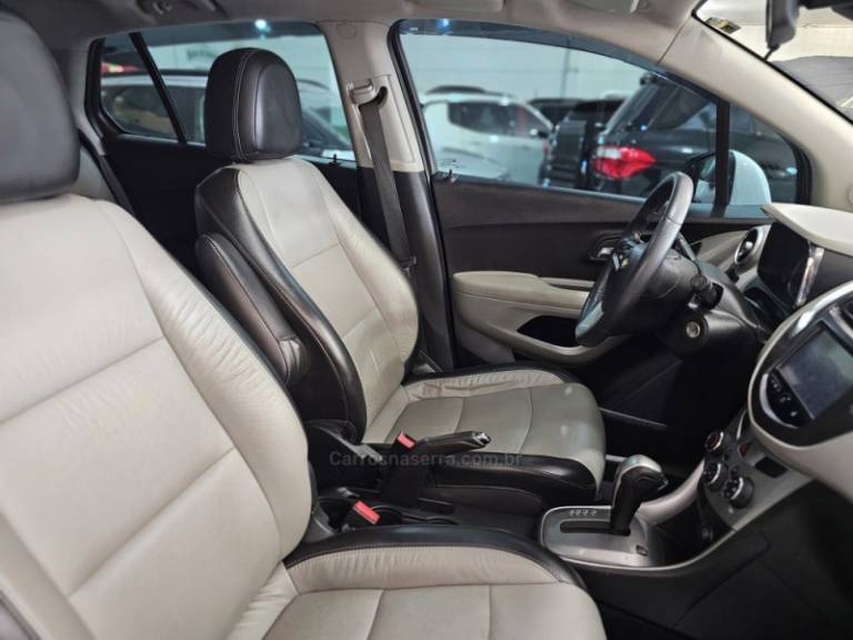 CHEVROLET - TRACKER - 2015/2015 - Branca - R$ 75.900,00