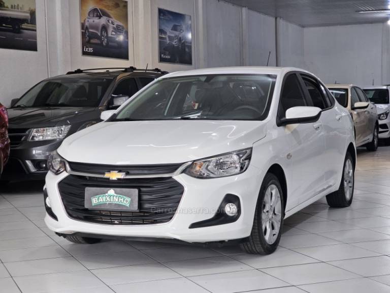 CHEVROLET - ONIX - 2023/2023 - Branca - R$ 89.900,00