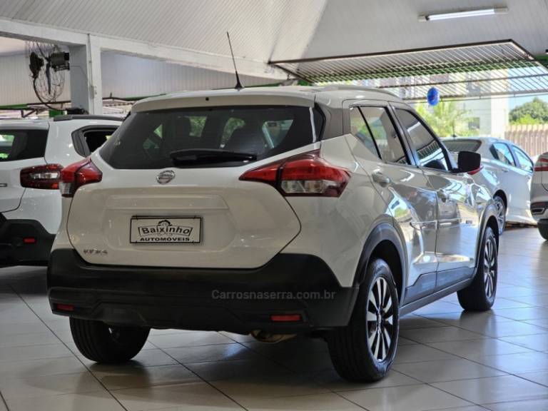 NISSAN - KICKS - 2018/2018 - Branca - R$ 79.900,00