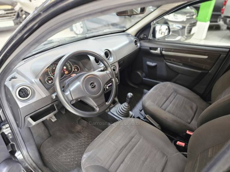 CHEVROLET - PRISMA - 2011/2011 - Preta - R$ 33.900,00