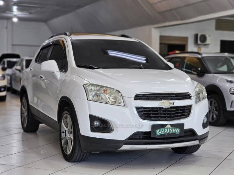 CHEVROLET - TRACKER - 2015/2015 - Branca - R$ 75.900,00