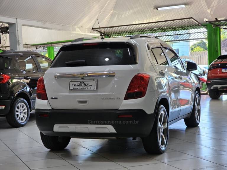 CHEVROLET - TRACKER - 2015/2015 - Branca - R$ 75.900,00