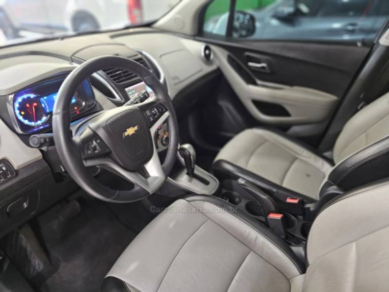 CHEVROLET - TRACKER - 2015/2015 - Branca - R$ 75.900,00