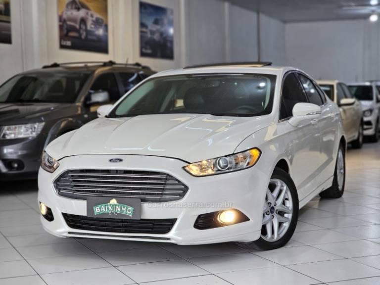 FORD - FUSION - 2014/2014 - Branca - R$ 75.900,00