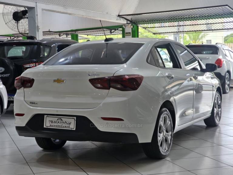 CHEVROLET - ONIX - 2023/2023 - Branca - R$ 89.900,00
