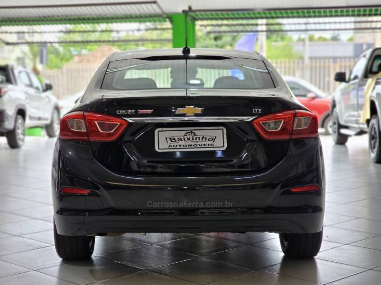 CHEVROLET - CRUZE - 2017/2017 - Preta - R$ 89.900,00