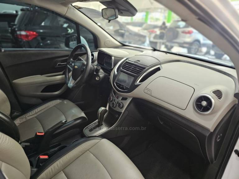 CHEVROLET - TRACKER - 2015/2015 - Branca - R$ 75.900,00