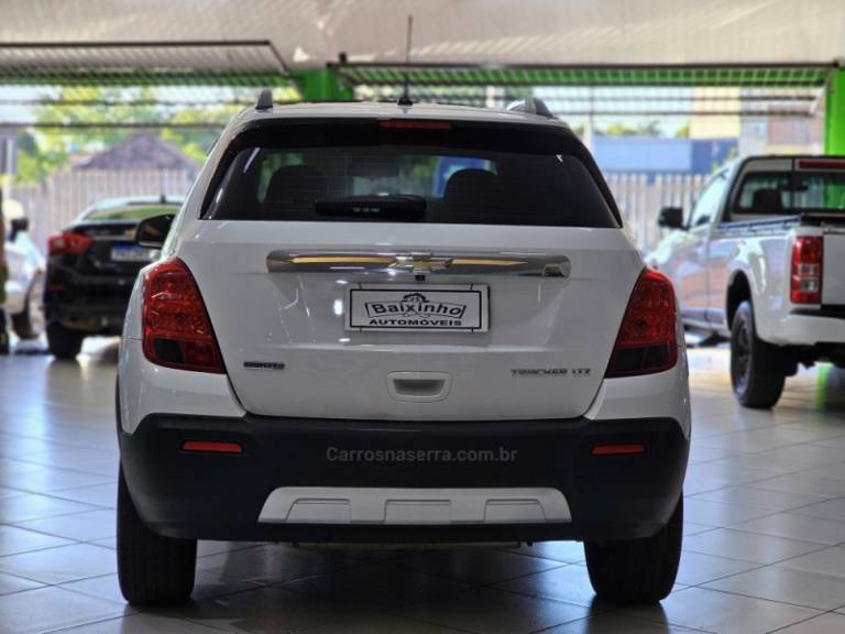 CHEVROLET - TRACKER - 2015/2015 - Branca - R$ 75.900,00