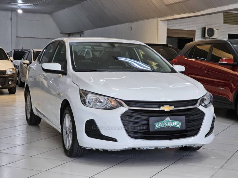 CHEVROLET - ONIX - 2023/2023 - Branca - R$ 78.900,00