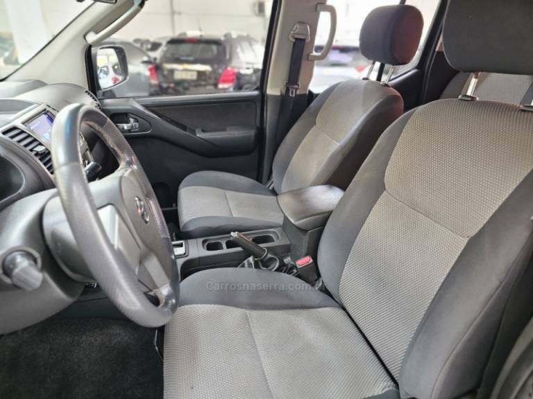 NISSAN - FRONTIER - 2015/2015 - Preta - R$ 109.900,00