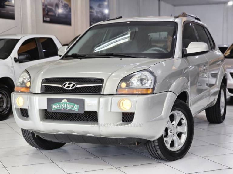 HYUNDAI - TUCSON - 2011/2011 - Prata - R$ 44.900,00