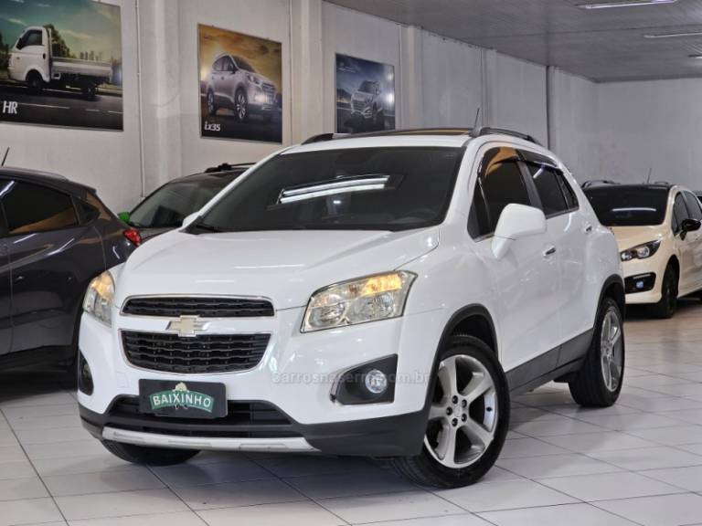 CHEVROLET - TRACKER - 2015/2015 - Branca - R$ 75.900,00
