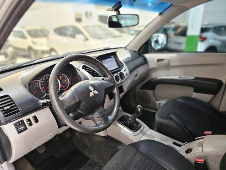 MITSUBISHI - L200 TRITON - 2016/2016 - Prata - R$ 95.900,00