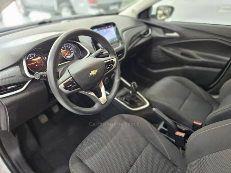 CHEVROLET - ONIX - 2023/2023 - Branca - R$ 78.900,00