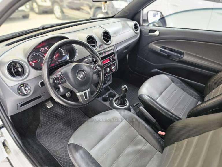 VOLKSWAGEN - SAVEIRO - 2016/2016 - Branca - R$ 71.900,00