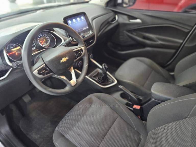 CHEVROLET - ONIX - 2023/2023 - Branca - R$ 89.900,00