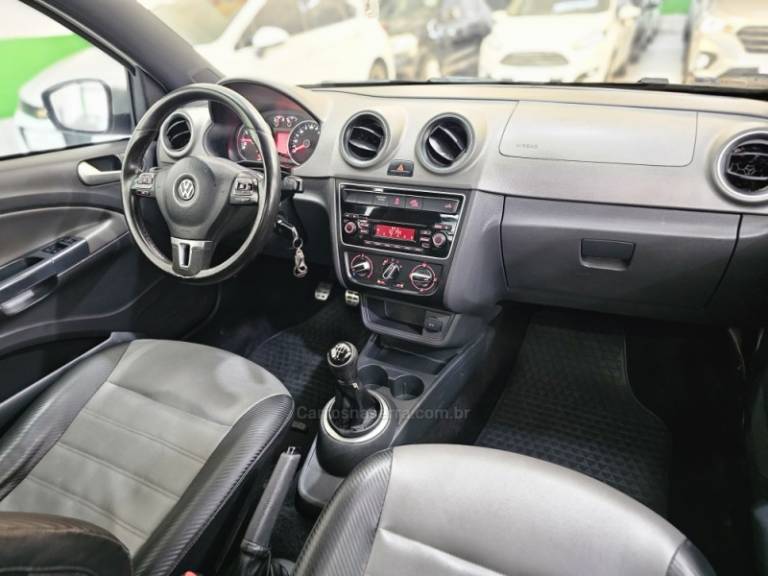 VOLKSWAGEN - SAVEIRO - 2016/2016 - Branca - R$ 71.900,00