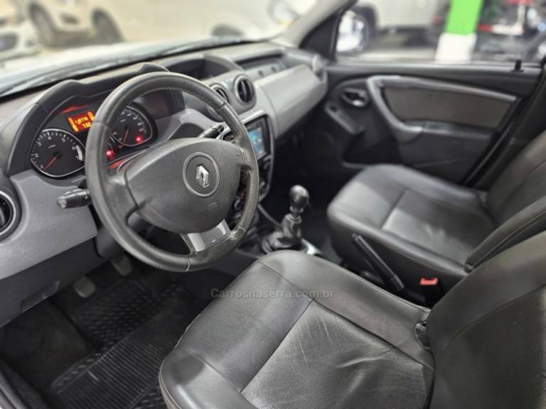 RENAULT - DUSTER - 2015/2015 - Branca - R$ 62.900,00