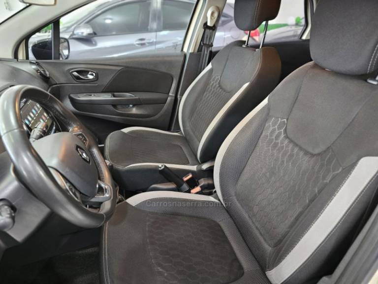 RENAULT - CAPTUR - 2019/2019 - Branca - R$ 79.900,00
