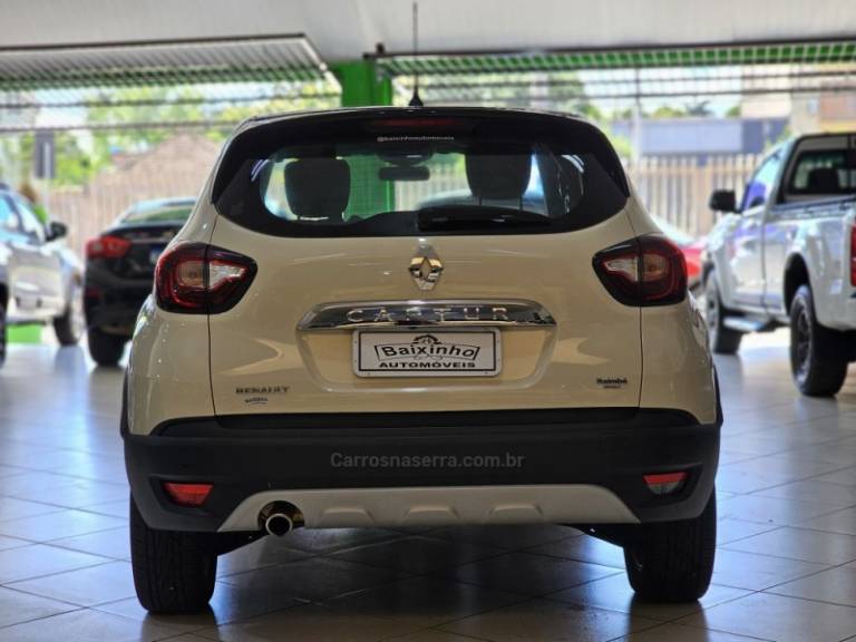 RENAULT - CAPTUR - 2019/2019 - Branca - R$ 79.900,00
