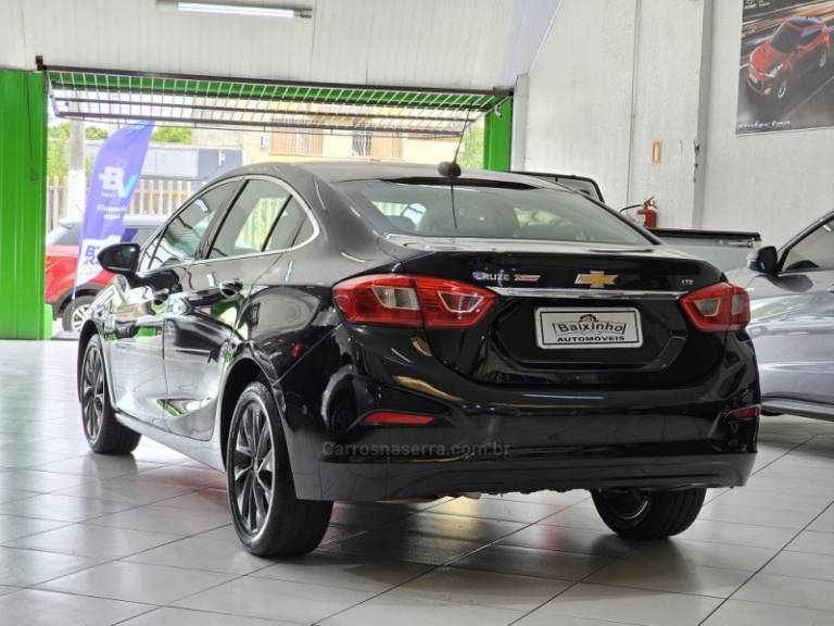 CHEVROLET - CRUZE - 2017/2017 - Preta - R$ 89.900,00