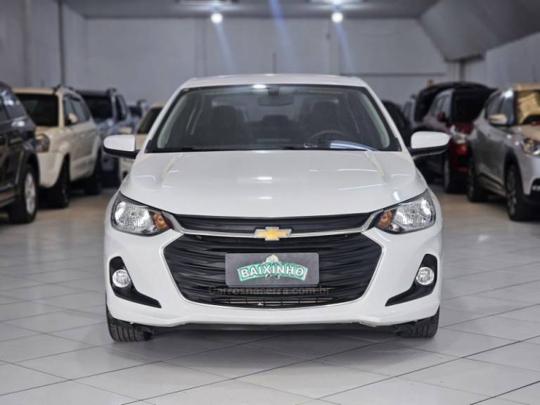 CHEVROLET - ONIX - 2023/2023 - Branca - R$ 89.900,00