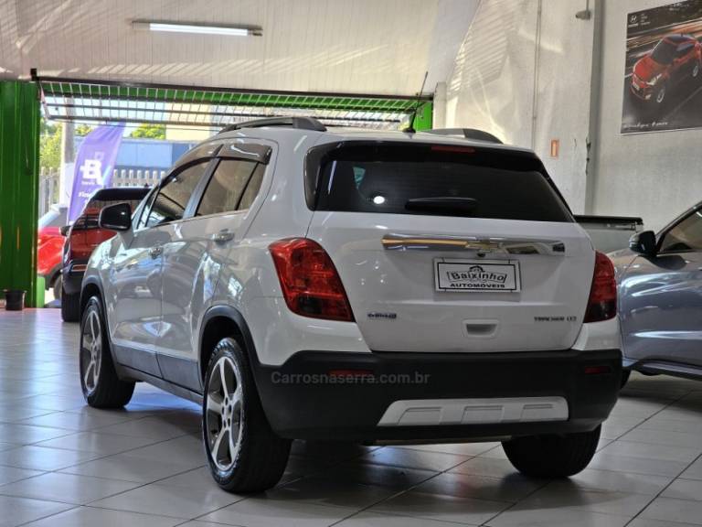 CHEVROLET - TRACKER - 2015/2015 - Branca - R$ 75.900,00