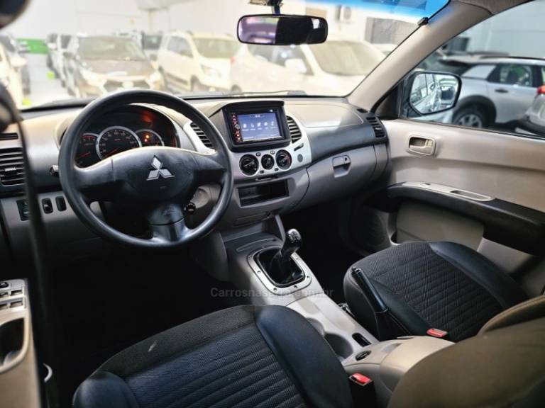 MITSUBISHI - L200 TRITON - 2016/2016 - Prata - R$ 95.900,00