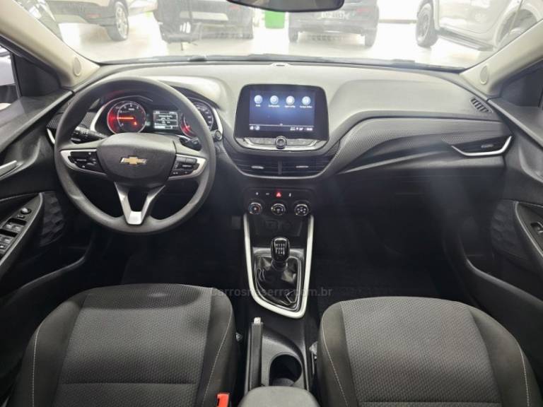 CHEVROLET - ONIX - 2023/2023 - Branca - R$ 89.900,00