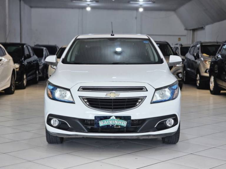 CHEVROLET - PRISMA - 2014/2014 - Branca - R$ 55.900,00