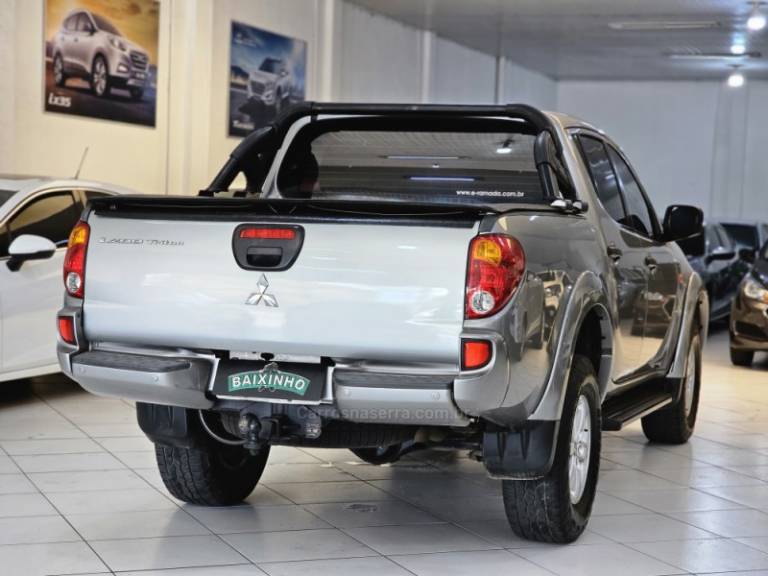 MITSUBISHI - L200 TRITON - 2016/2016 - Prata - R$ 95.900,00