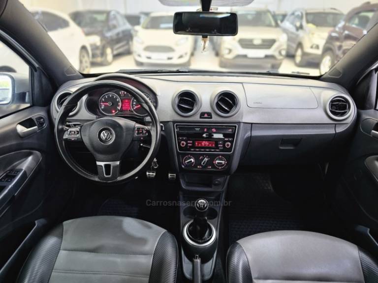 VOLKSWAGEN - SAVEIRO - 2016/2016 - Branca - R$ 71.900,00