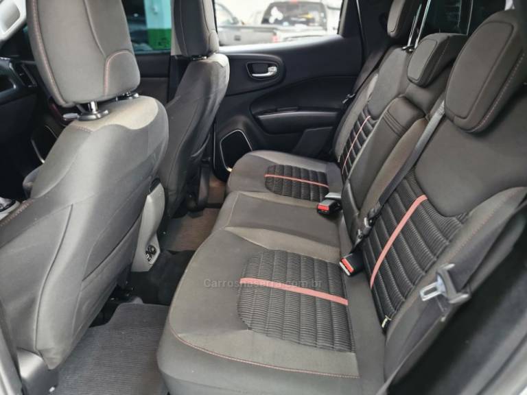 FIAT - TORO - 2018/2018 - Prata - R$ 93.900,00