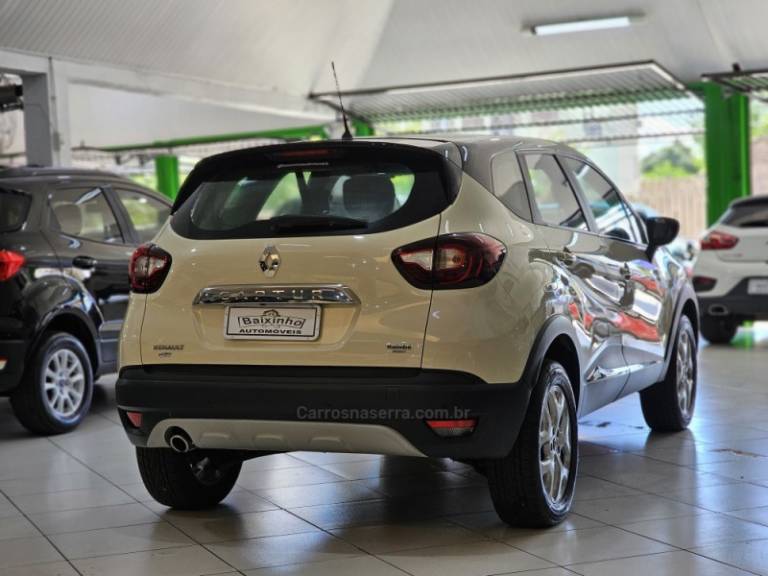 RENAULT - CAPTUR - 2019/2019 - Branca - R$ 79.900,00