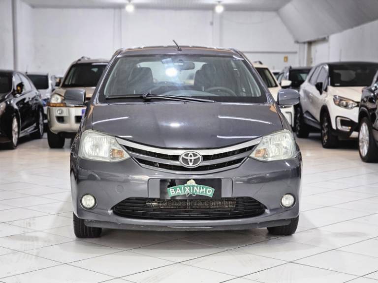 TOYOTA - ETIOS - 2013/2013 - Cinza - R$ 49.900,00