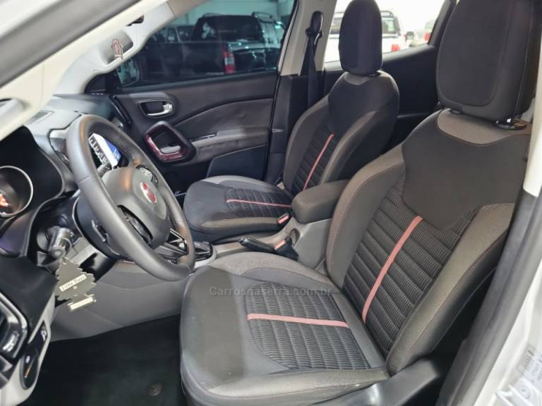 FIAT - TORO - 2018/2018 - Prata - R$ 93.900,00