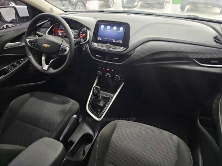 CHEVROLET - ONIX - 2023/2023 - Branca - R$ 89.900,00