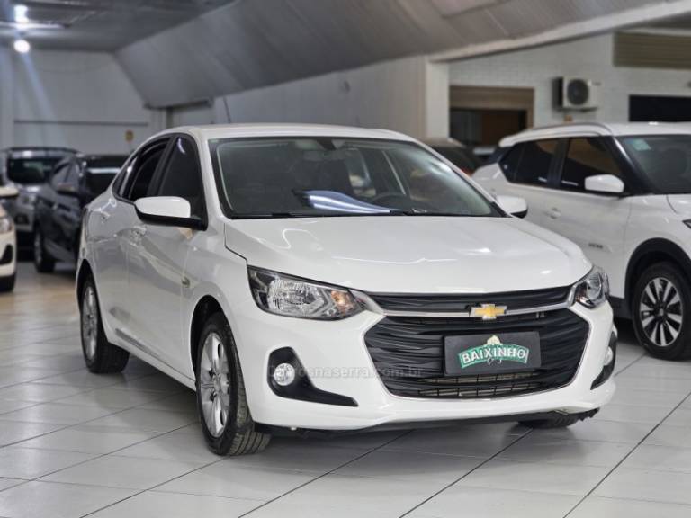 CHEVROLET - ONIX - 2023/2023 - Branca - R$ 89.900,00
