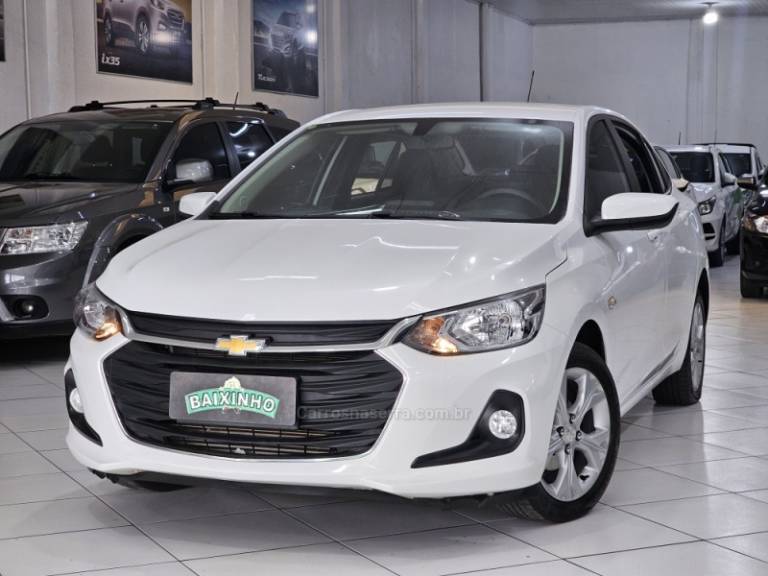 CHEVROLET - ONIX - 2023/2023 - Branca - R$ 89.900,00