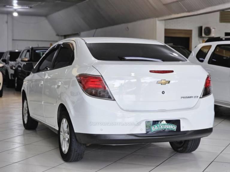 CHEVROLET - PRISMA - 2014/2014 - Branca - R$ 55.900,00